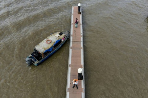 Most Lagosians live on the mainland part of the city but work on the islands area