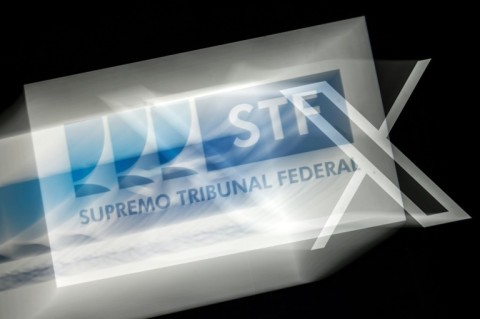 Photo illustration photo taken on August 29, 2024, shows the logos of Brazil's Federal Supreme Court (L) and social media platform X (former Twitter) on a screen in Rio de Janeiro, Brazil.