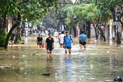 Besides battling with water inundating their homes, residents in northern Vietnam have had to struggle with power cuts