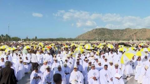 Pope mass draws 600,000 in Catholic-majority East Timor