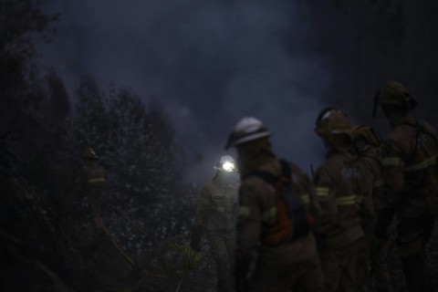 Portugal está a combater os últimos incêndios florestais mortais no norte