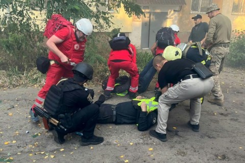 Ukrainian medics attend to a police officer