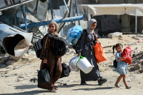 On the first anniversary of the Gaza war, displaced people arrive in the city of Khan Yunis