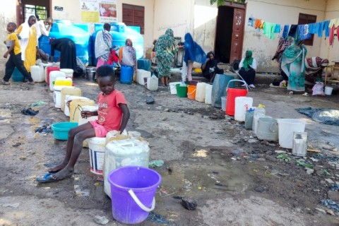 Waiting for water in the eastern city of Gedaref -- European and North American nations accused Sudan's warring sides of 'systematic obstruction' of aid efforts