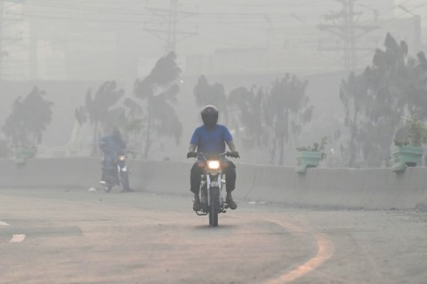 Pakistan's city of Lahore closes primary schools for a week over record pollution 