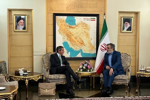 Iran’s Atomic Energy Organisation spokesman Behrouz Kamalvandi (R) met with International Atomic Energy Agency chief Rafael Grossi in Tehran 