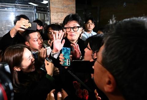 South Korea's ruling People Power Party leader Han Dong-hoon (C) has called for Yoon to be stripped of office