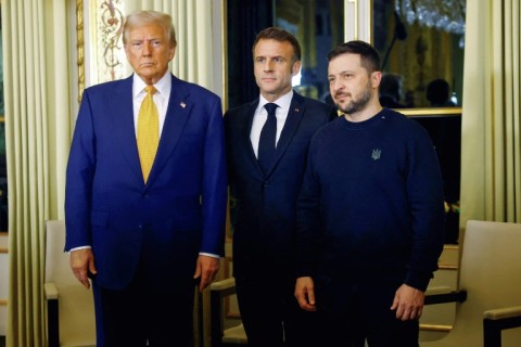 Macron hosted three-way talks with Zelensky and Trump at the presidential palace