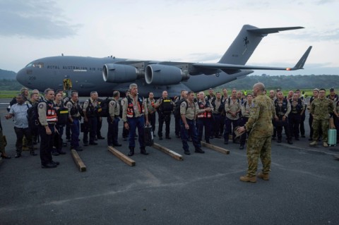 Rescue teams from Australia and New Zealand are joining the serach for survivors after an earthquake killed at least nine people in Vanuatu