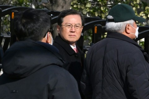 Yoon Kap-keun (C), lawyer for President Yoon Suk Yeol, arrives at the presidential residence in Seoul