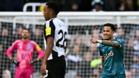 Justin Kluivert (right) scored a hat-trick in Bournemouth's 4-1 win at Newcastle