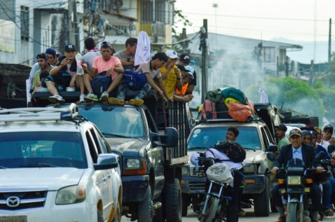 Thousands of people have fled a fresh outbreak of guerrilla violence in Colombia's northeastern Catatumbo region