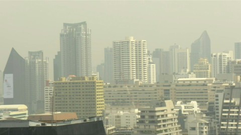 Haze cloaks Bangkok as air pollution forces over 350 schools to close