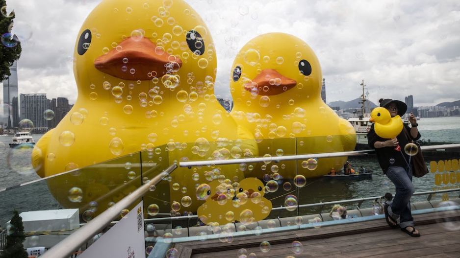 Bizarre+Phenomenon+in+Des+Moines%3A+Giant+Rubber+Ducks+Invade+Capitol+Building