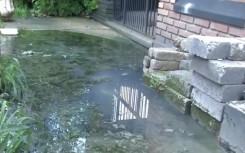 Not everyone is looking forward to the holidays. Among them are many Emfuleni residents. There’s little to celebrate as sewage continues to flow directly into their homes. (eNCA\screenshot)