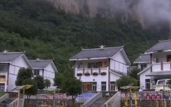 China is home to a village frozen in the timeless beauty of nature. Until 2014, it had been cut off from the outside world. (eNCA\screenshot)