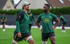 Eben Etzebeth (L) and Siya Kolisi attend a training session ahead of the France 2023 Rugby World Cup final match against New Zealand. AFP/Thomas Samson