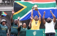 Eben Etzebeth holding the Webb Ellis trophy with Premier Nomusa Dube-Ncube and KwaZulu-Natal ANC Chairperson, Siboniso Duma, on either side. Twitter/@kzngov