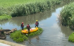 EMS rescuers removing the body of one of the victims. eNCA