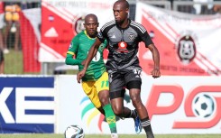 Evidence Makgopa of Orlando Pirates challenged by Nduduzo Sibiya of Golden Arrows. Muzi Ntombela/BackpagePix