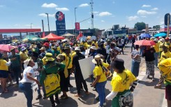 Protesters outside the Groblersdal court. eNCA/Hloni Mtimkulu