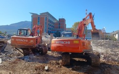 George Building Collapse : Heavy trucks on scene