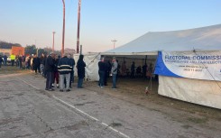 Voters lining up at a voting station. eNCA/Heidi Giokos