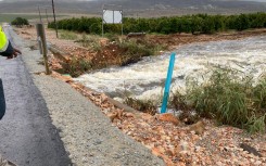 A stop-and-go system is in place to regulate traffic flow to and from Citrusdal. eNCA/Kevin Brandt