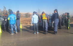 Police officers monitoring a roadblock. eNCA/Bafedile Moerane