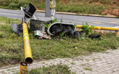 A damaged traffic light (robot). eNCA