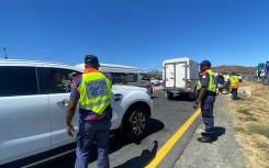 Traffic officers checking vehicles. eNCA/Kevin Brandt