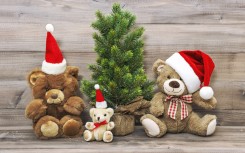 Teddy bears and a Christmas tree. GettyImages/LiliGraphie