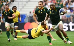 Makazole Mapimpi (R) chalks up South Africa's ninth try against Romania in a 76-0 win