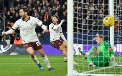 Manchester City fought back to win 2-1 at Luton