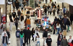 US retail sales rose more than expected in December by 0.6 percent from the prior month, Commerce Department data showed