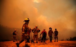 Firefighters at work in the hills of Valparaiso region on February 3, 2024