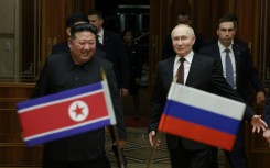 North Korean leader Kim Jong Un (L) and Russian President Vladimir Putin arrive for a welcoming ceremony in Pyongyang