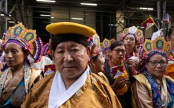 Thousands of people welcome the Dalai Lama in New York 