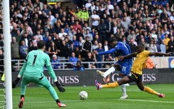 Chelsea's Noni Madueke (2R) shoots to score against Wolves