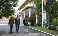 Spanish Prime Minister Pedro Sanchez (C) met with Venezuelan opposition candidate Edmundo Gonzalez Urrutia (L) and his daughter Carolina Gonzalez in Madrid