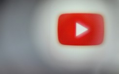 As YouTube rolls out tools to let video makers cater to binge viewers, market tracker Nielsen said viewing of streamed content in the United States hit a new high in July