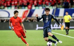 China's Wei Shihao (L) fights for the ball with Japan's Ao Tanaka