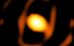 The image of the massive star, which is encircled by a mysterious "egg-shaped cocoon"