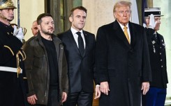 Zelensky met Trump and Macron at the presidential palace in Paris 